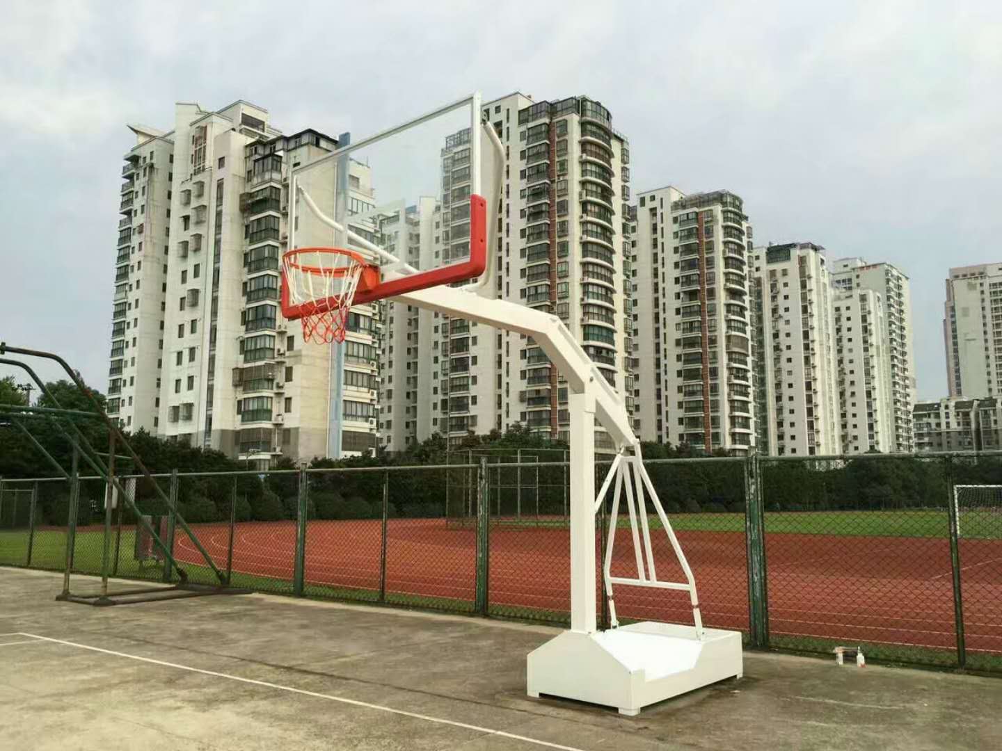 凹箱移动式篮球架